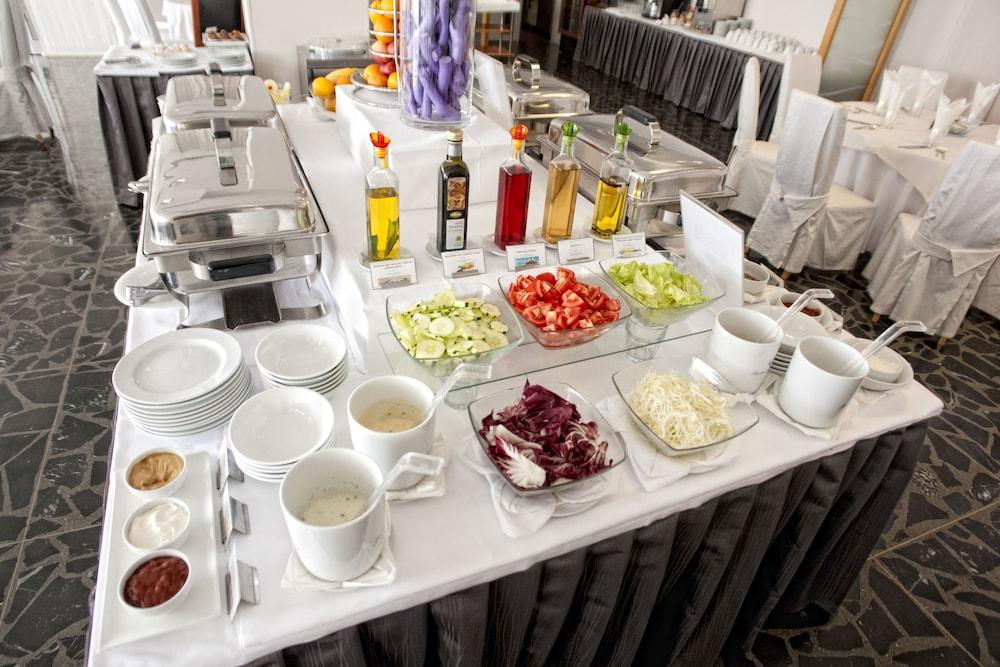 restaurant-cafeteria