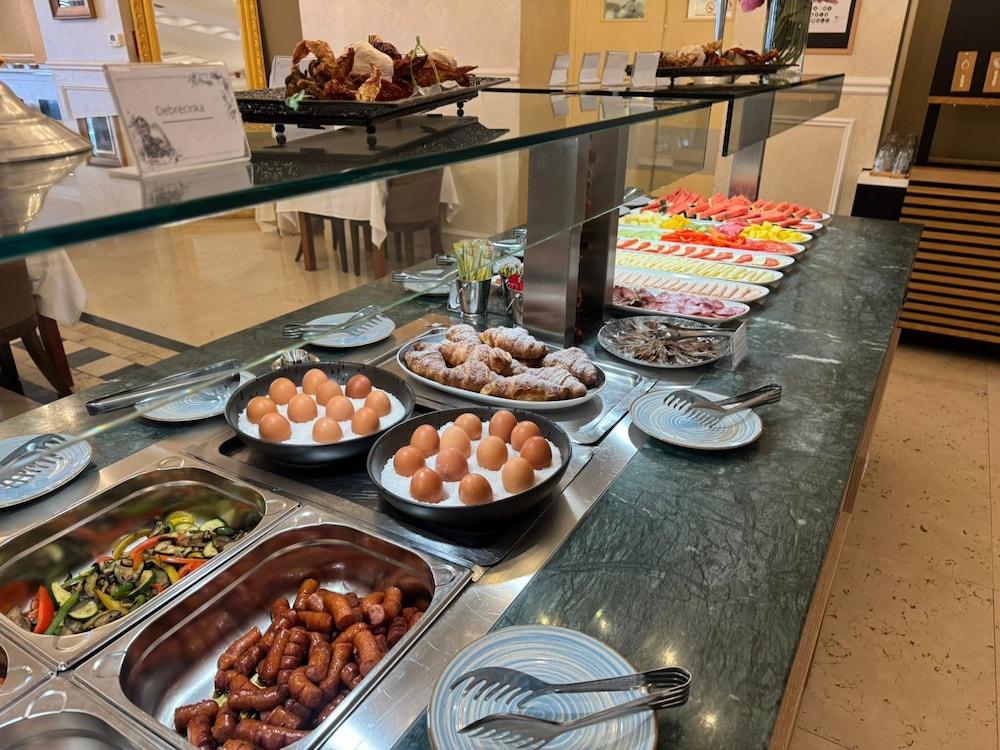 restaurant cafeteria