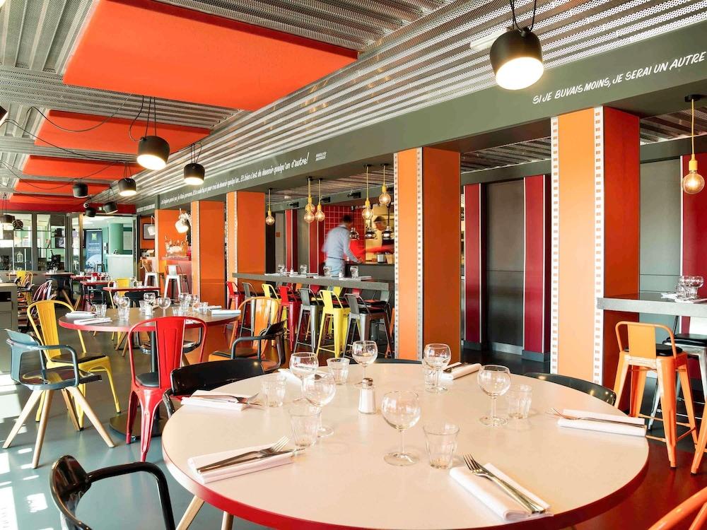 restaurant cafeteria