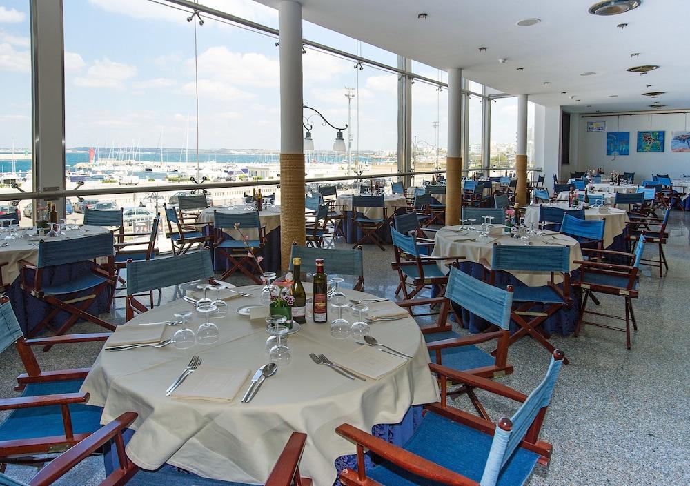 restaurant cafeteria