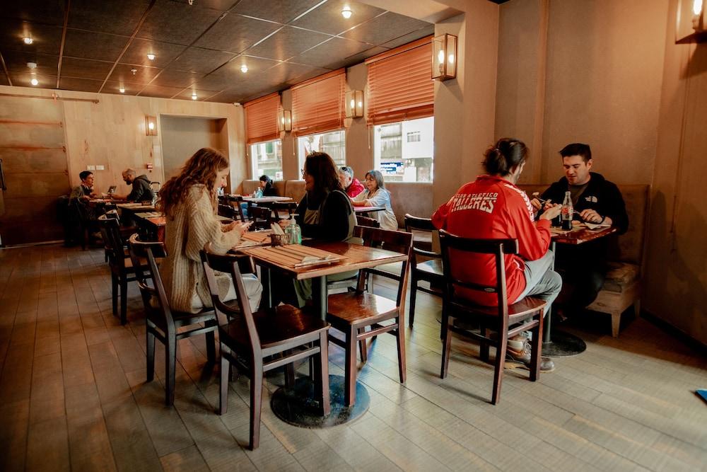 restaurant cafeteria