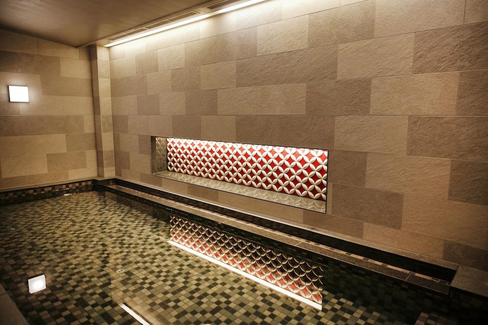 swimming pool spa