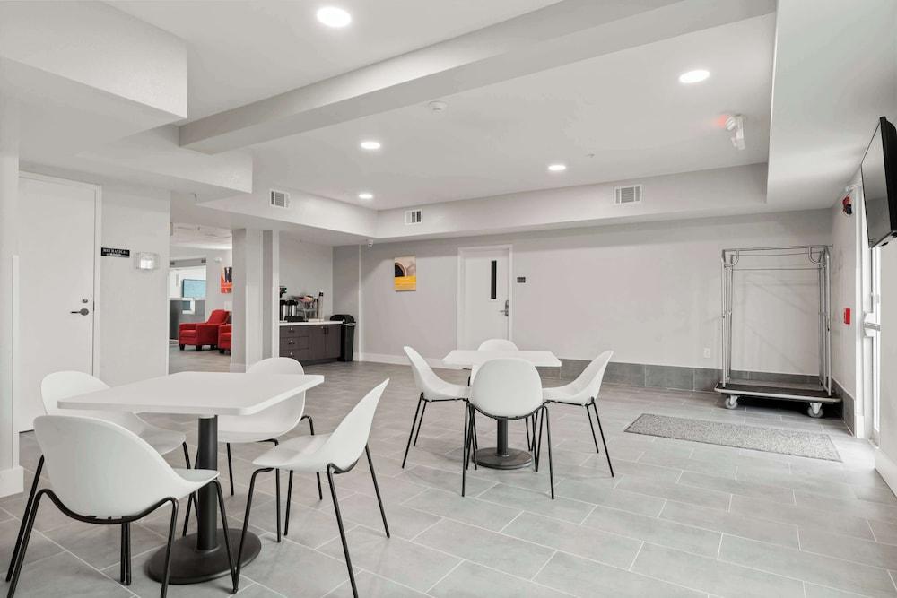 restaurant cafeteria