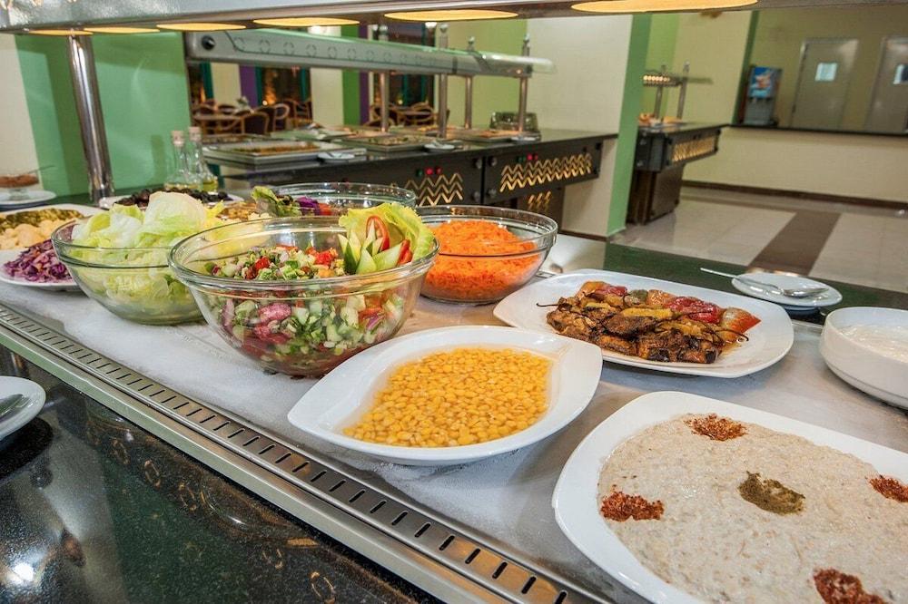 restaurant cafeteria