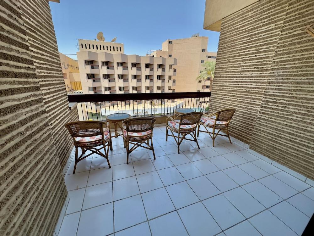 swimming pool spa
