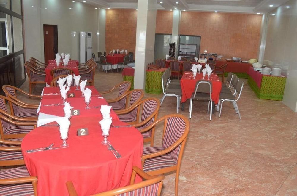 restaurant cafeteria