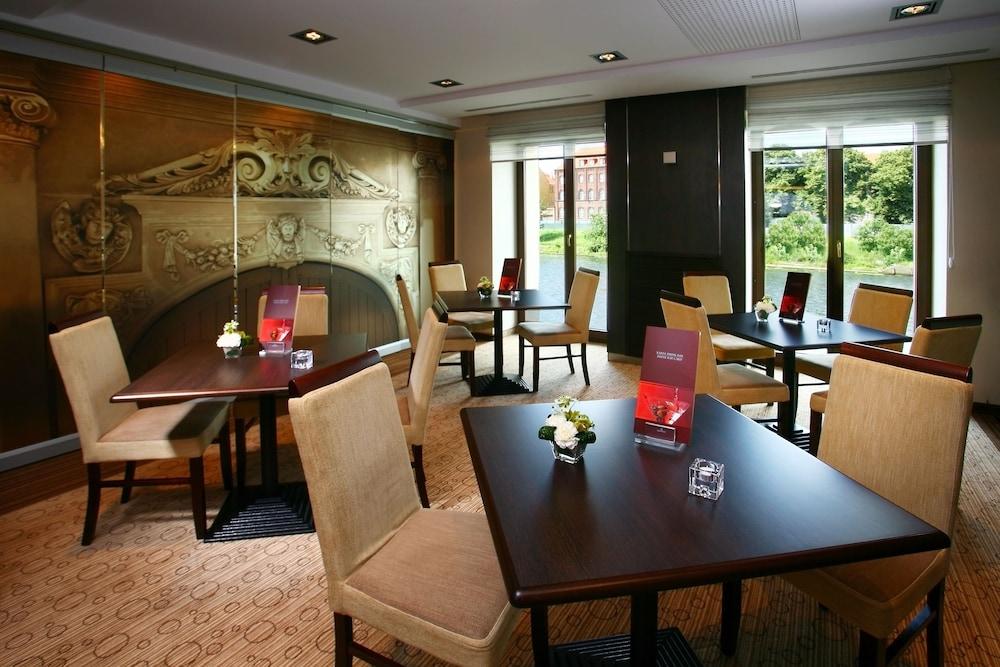 restaurant cafeteria