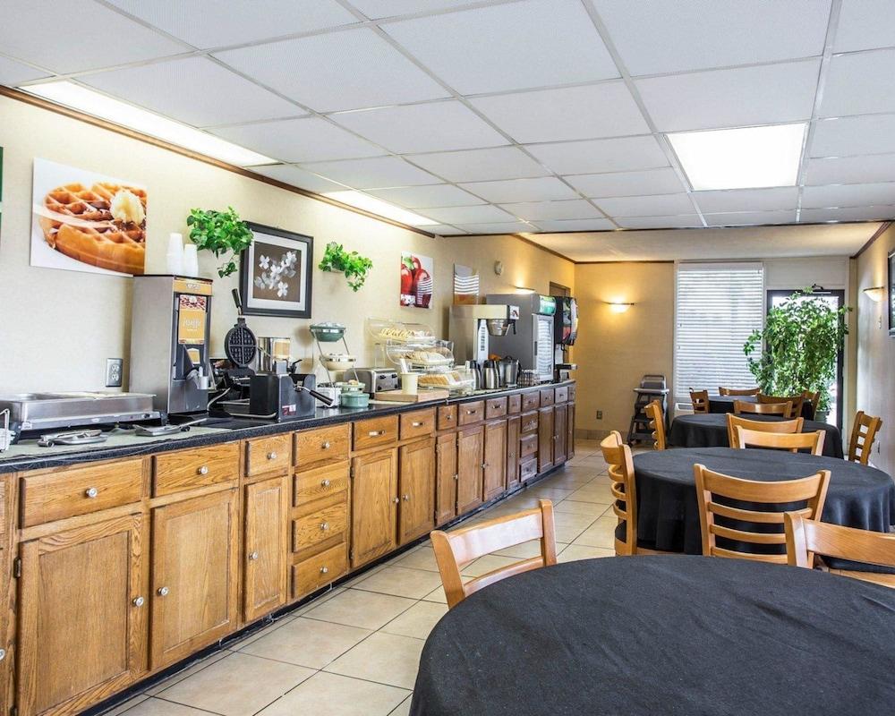restaurant cafeteria