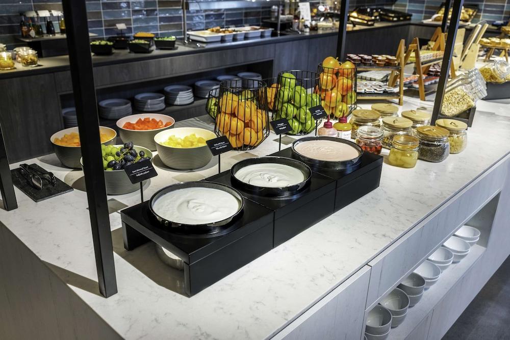 restaurant cafeteria