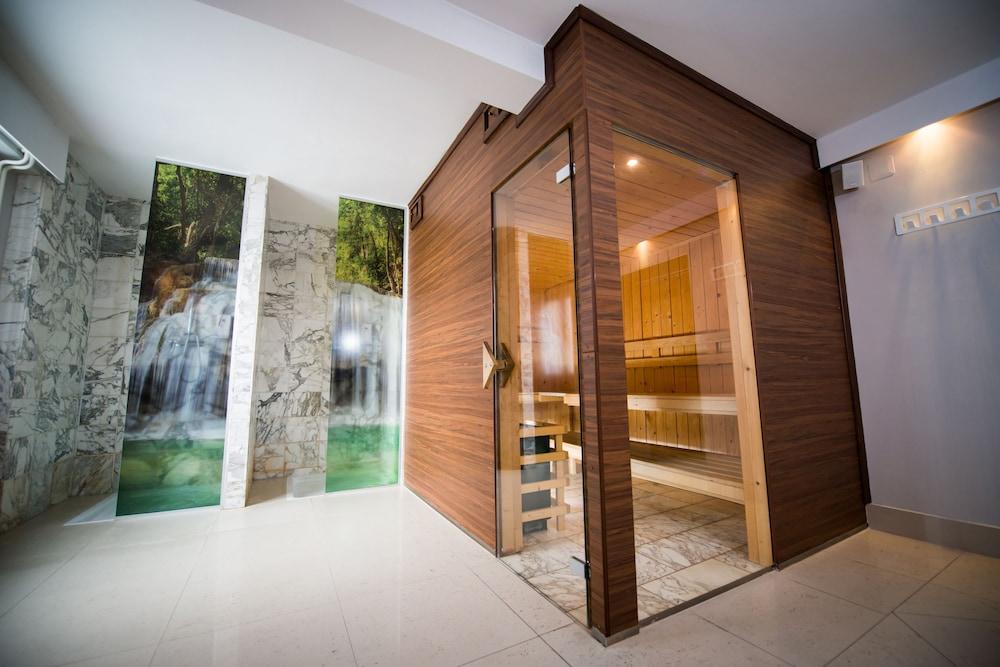 swimming pool spa