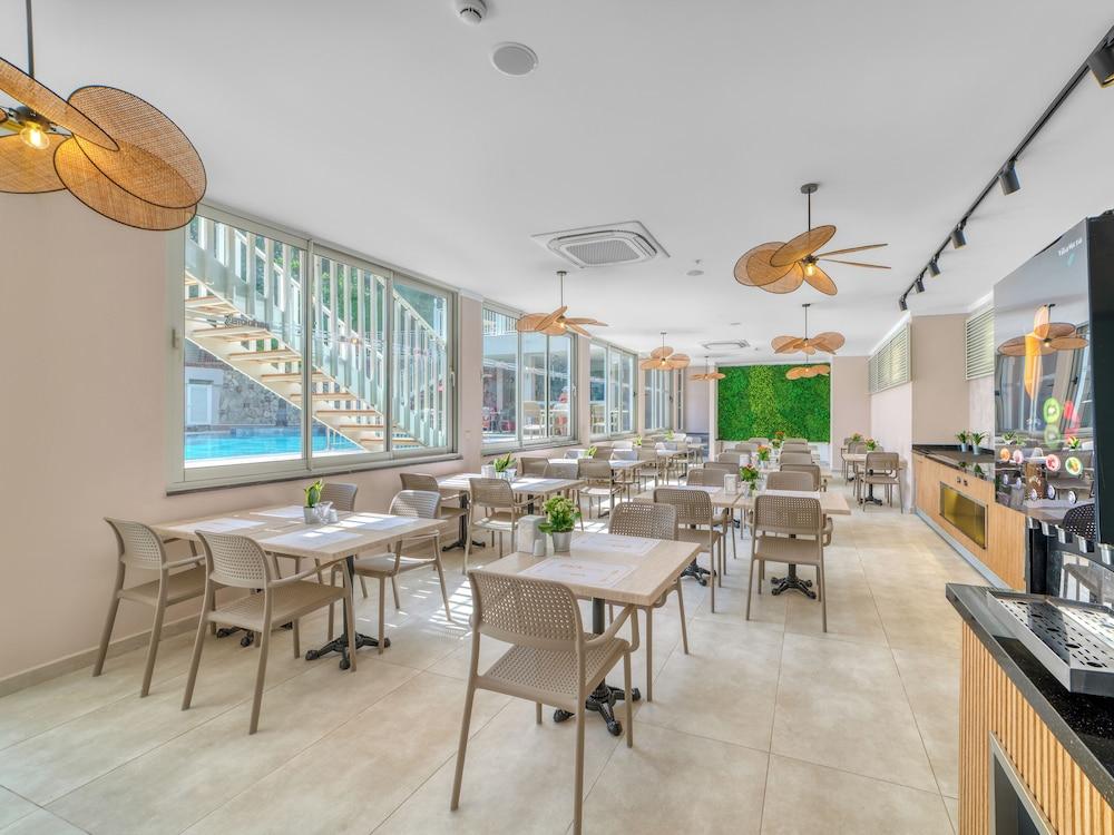 restaurant cafeteria