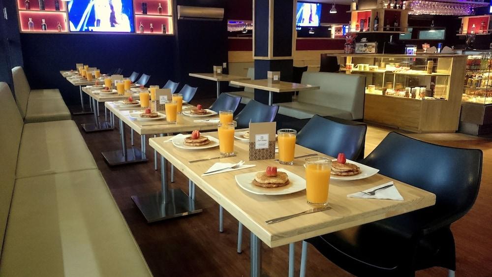 restaurant cafeteria