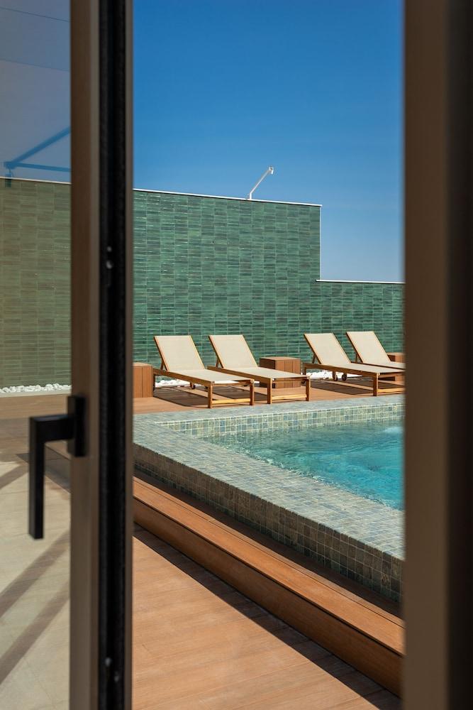 swimming pool spa