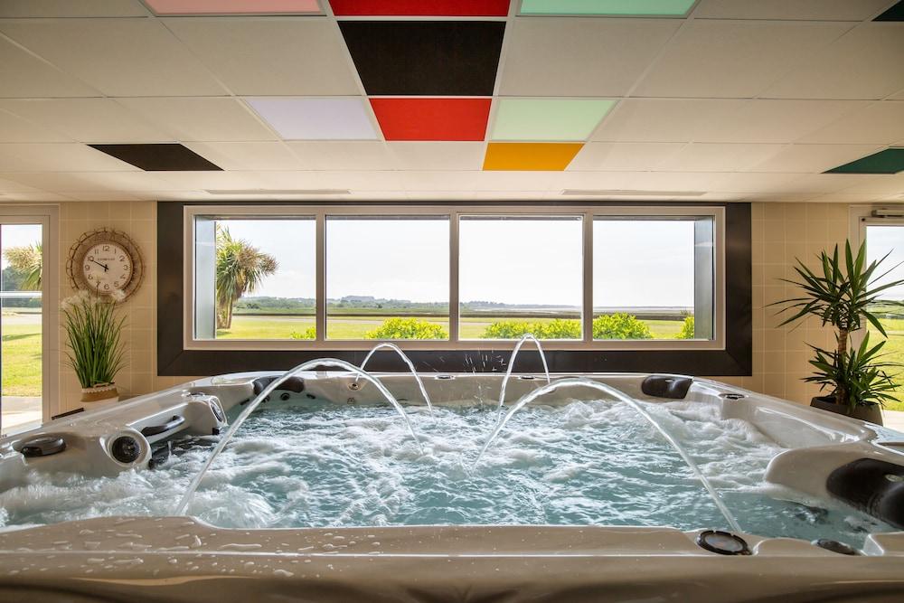 swimming pool spa