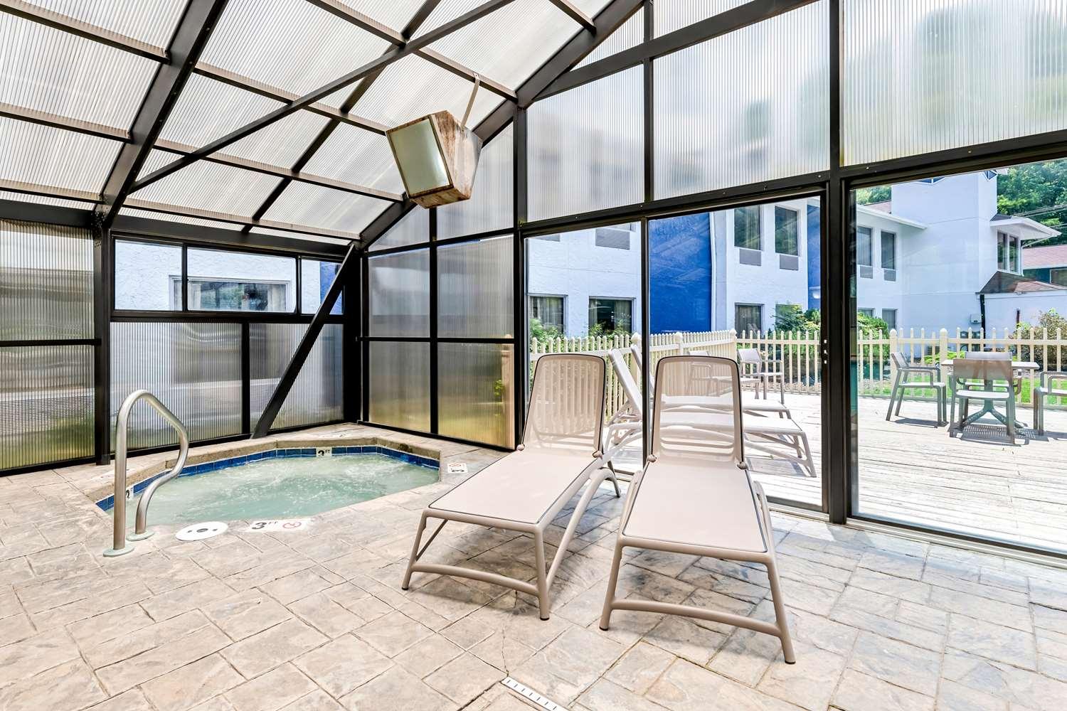 swimming pool spa