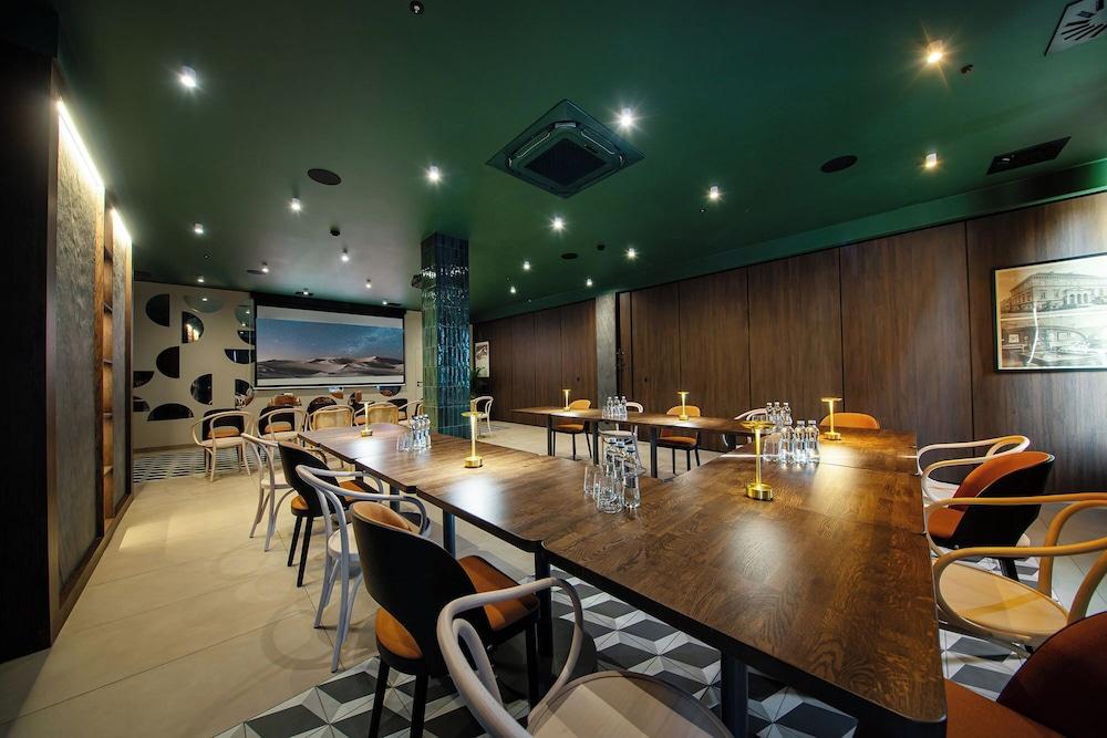 restaurant cafeteria