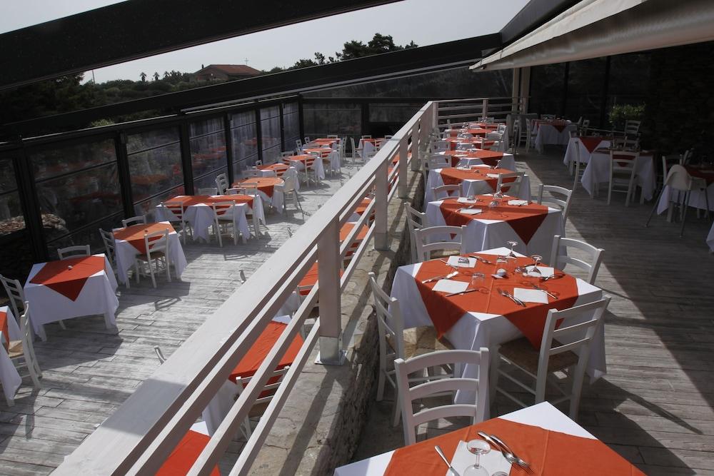 restaurant cafeteria