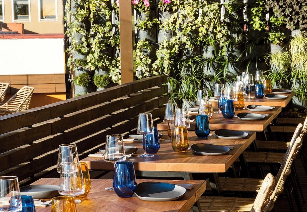 restaurant cafeteria