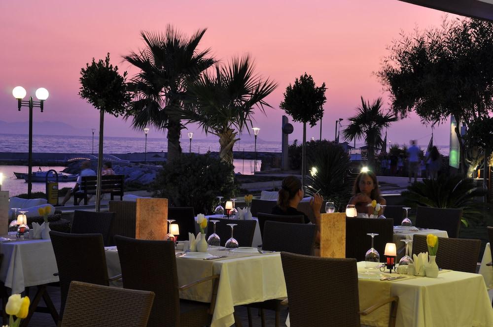 restaurant cafeteria