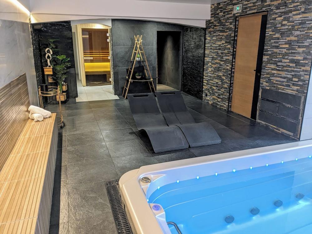 swimming pool spa