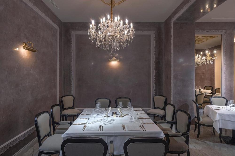 restaurant cafeteria