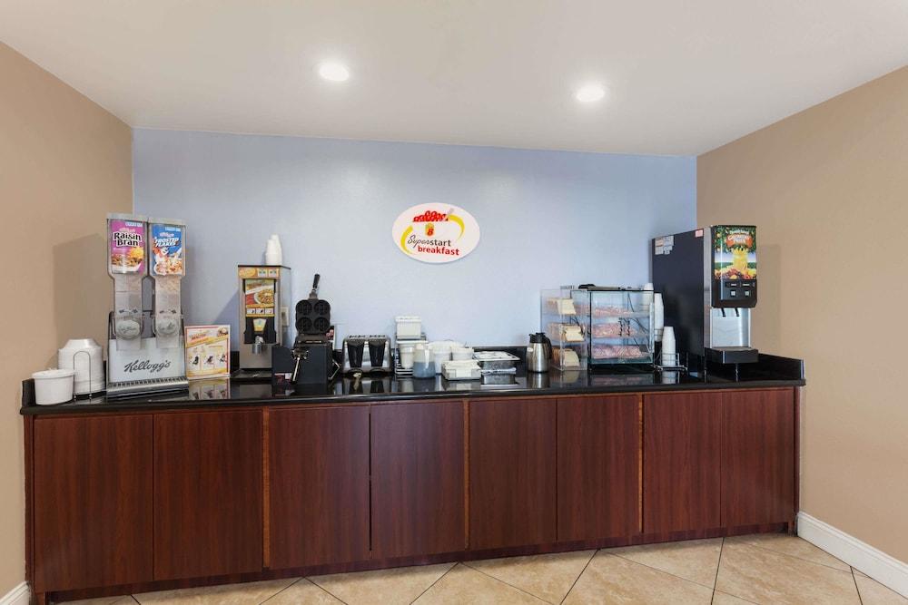 restaurant-cafeteria