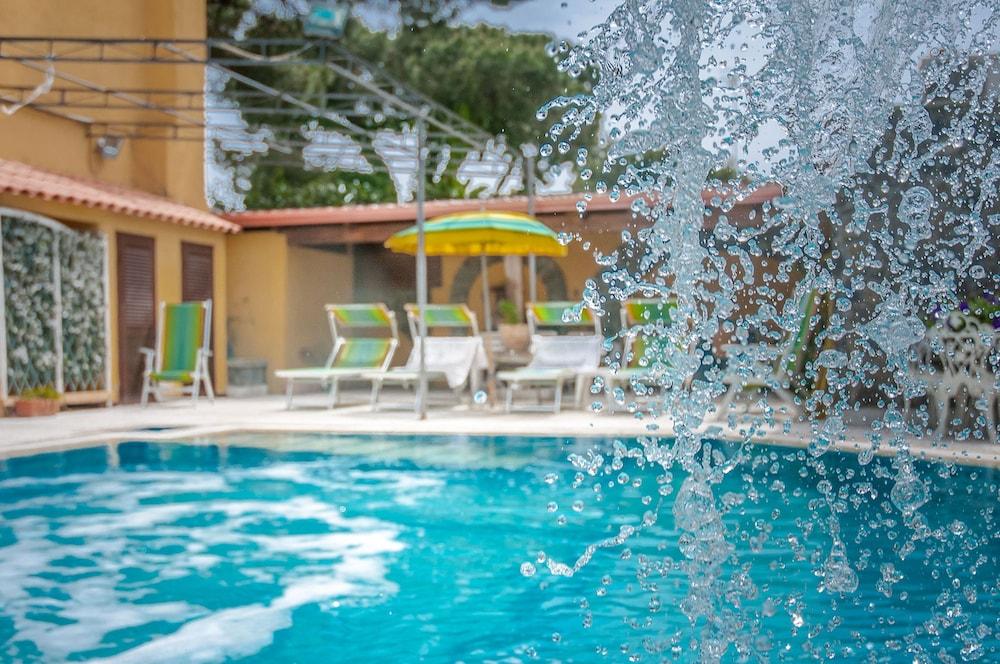 swimming pool spa