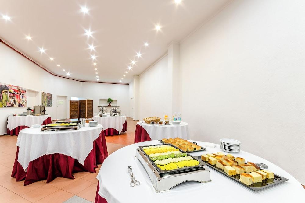 restaurant cafeteria