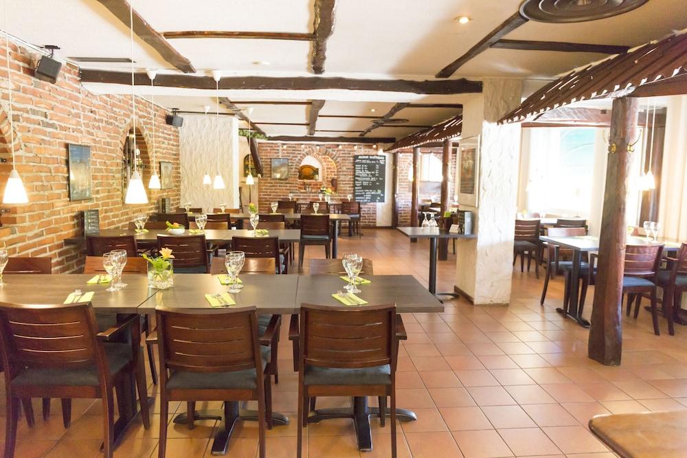 restaurant cafeteria