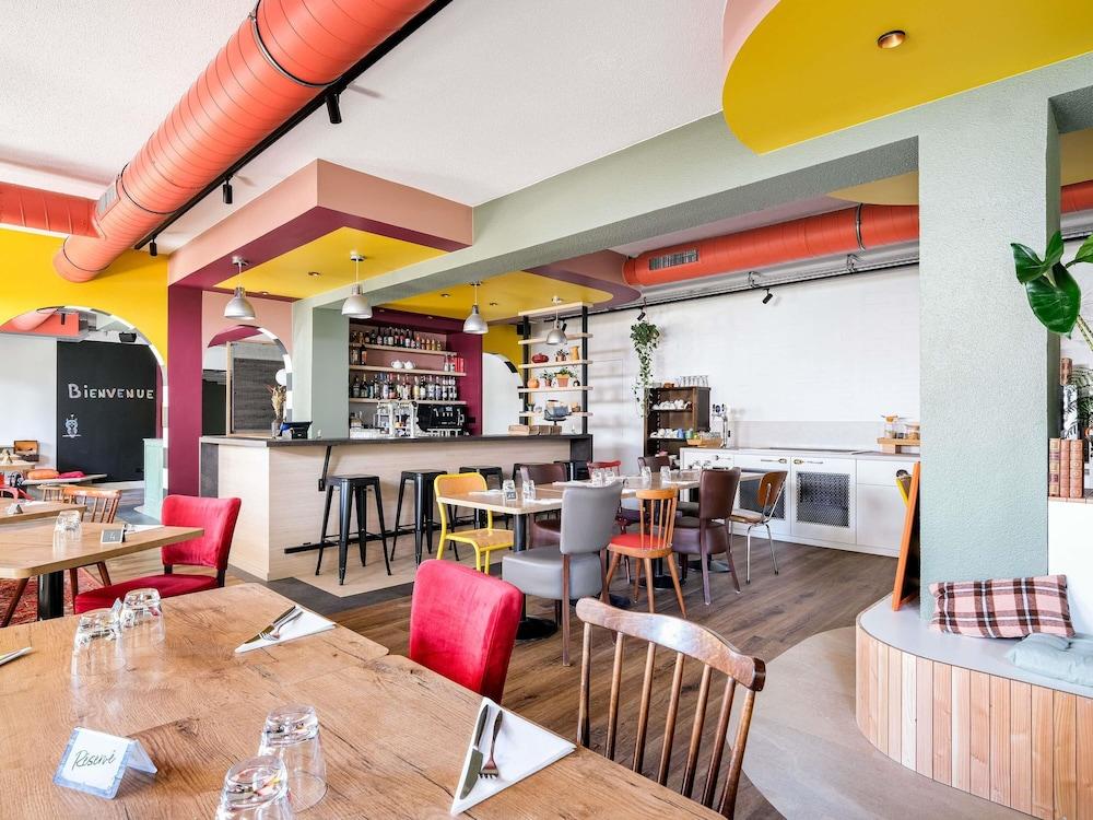 restaurant cafeteria