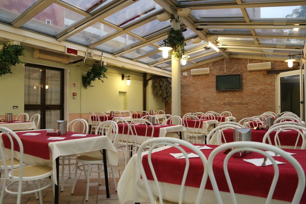 restaurant-cafeteria