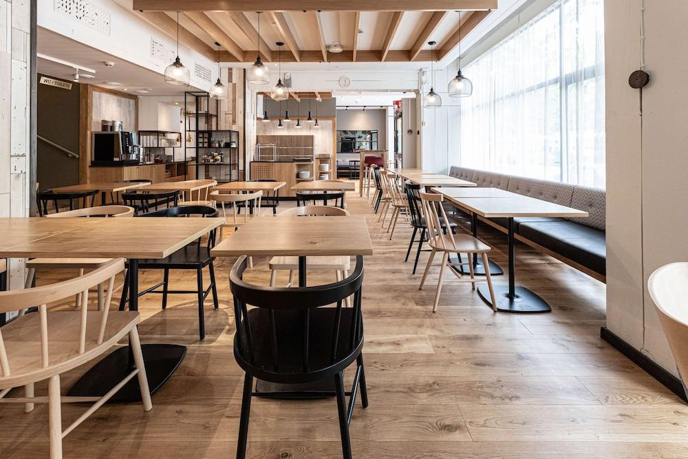 restaurant cafeteria