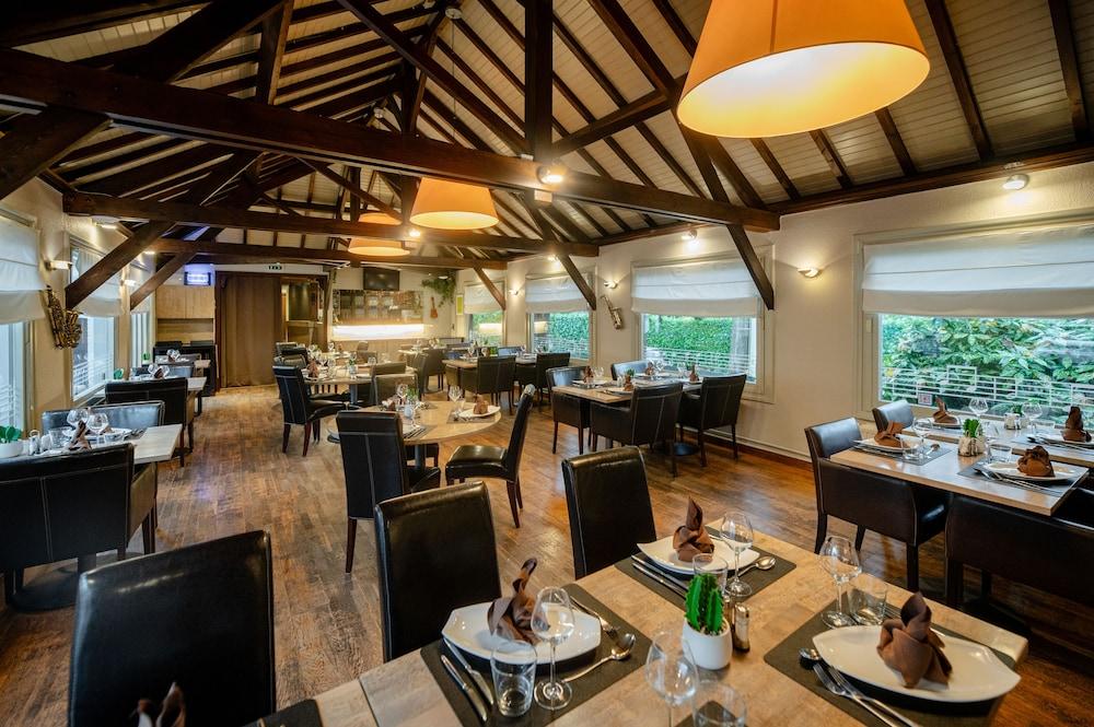 restaurant cafeteria
