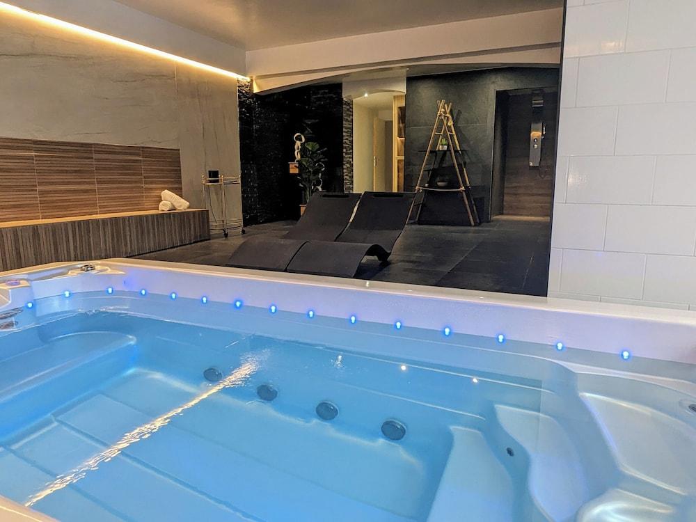 swimming pool spa