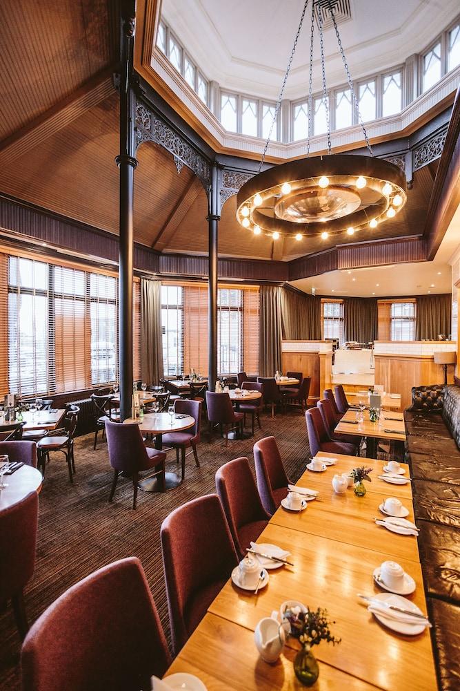 restaurant cafeteria