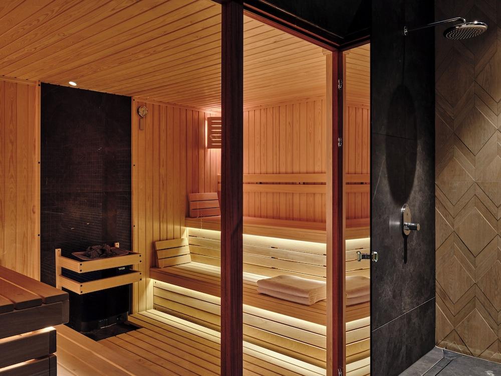 swimming pool spa