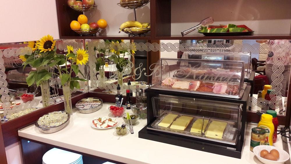 restaurant cafeteria