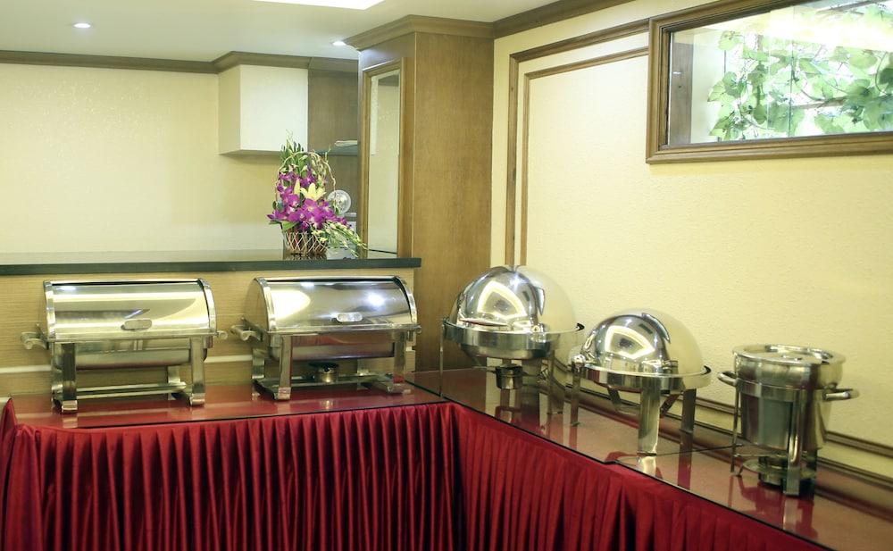 restaurant cafeteria