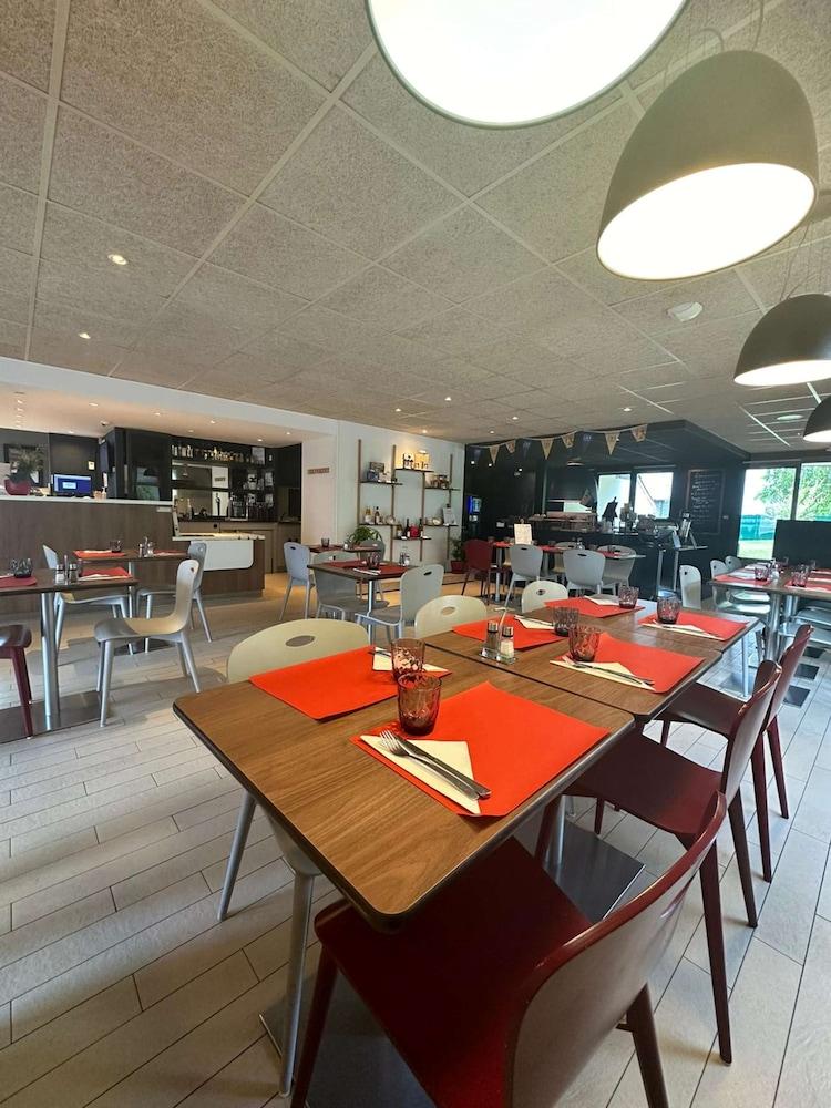 restaurant cafeteria