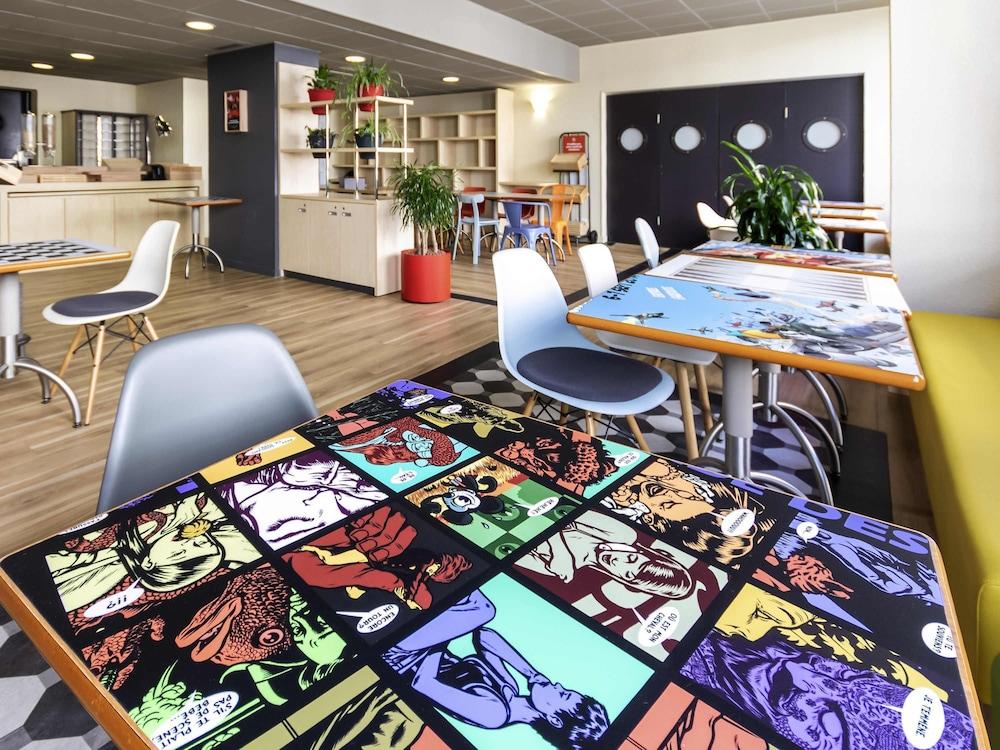 restaurant cafeteria