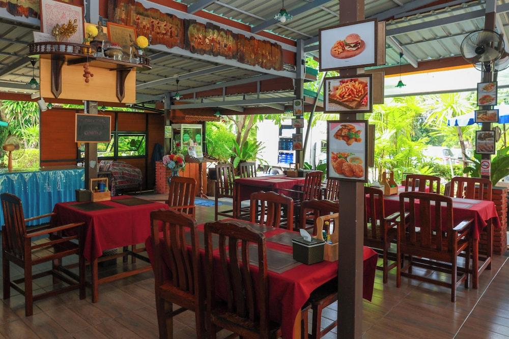 restaurant cafeteria