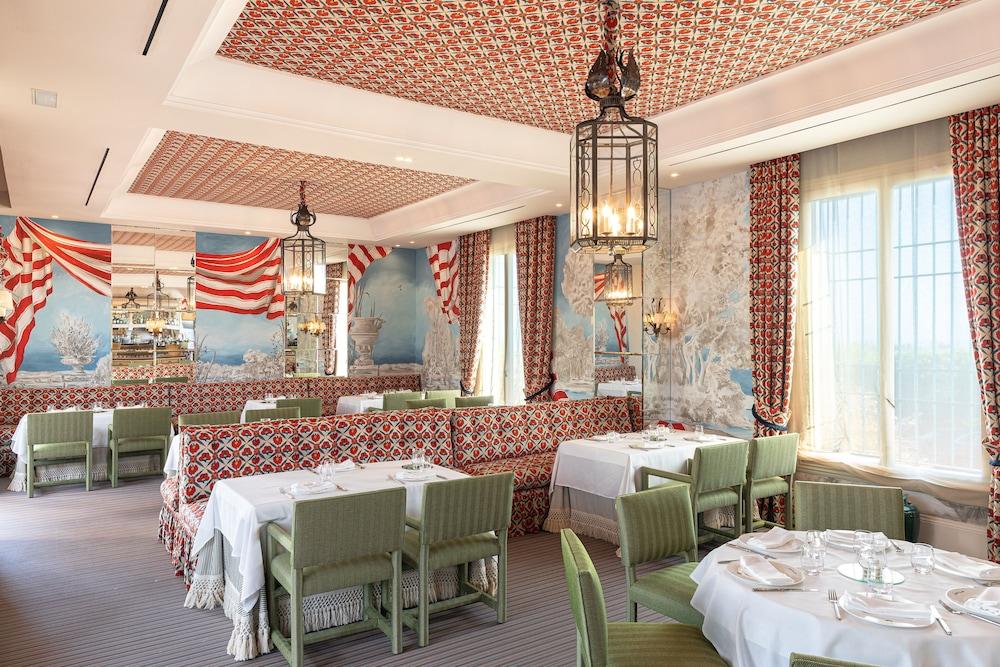 restaurant cafeteria