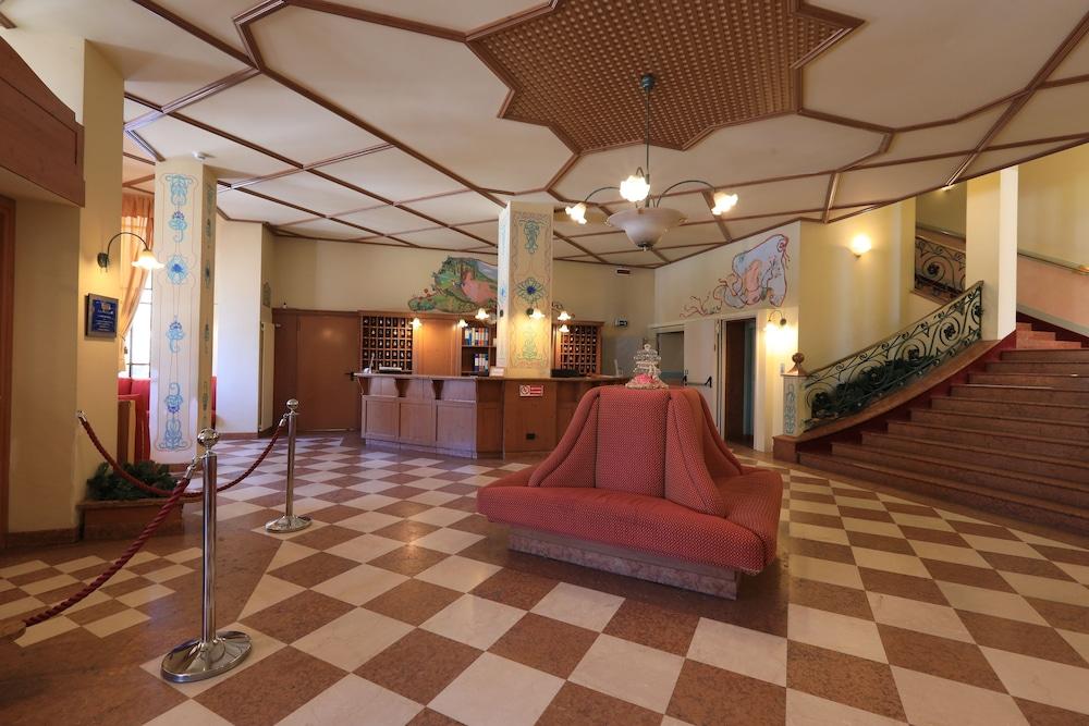 lobby