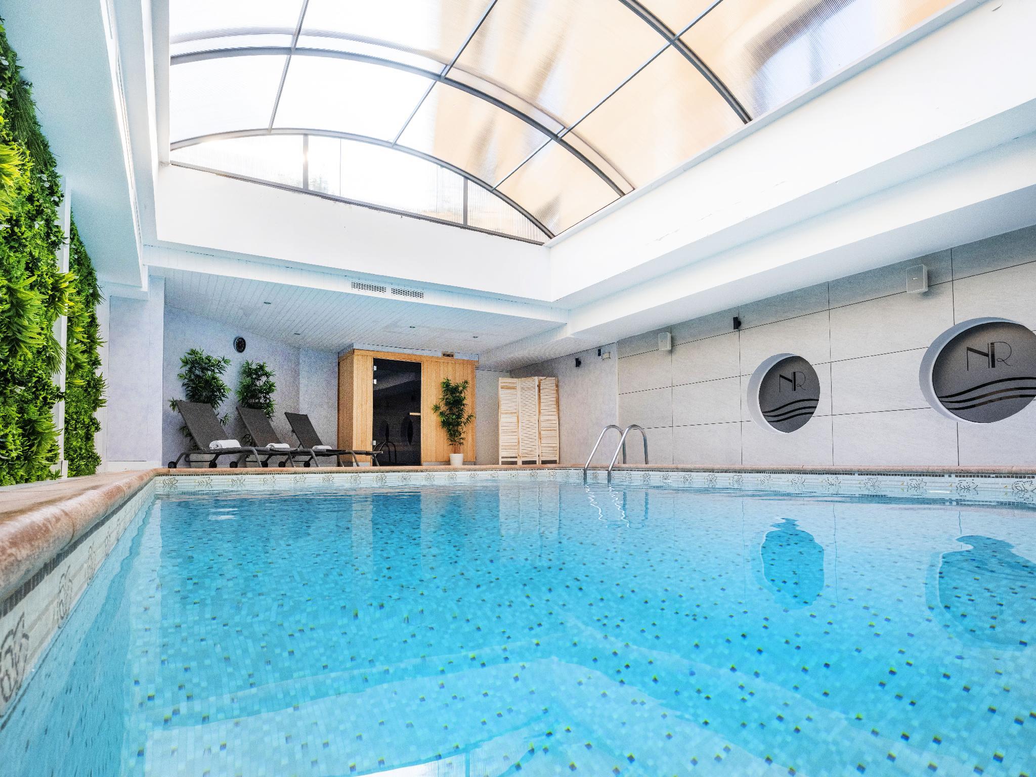 swimming pool spa