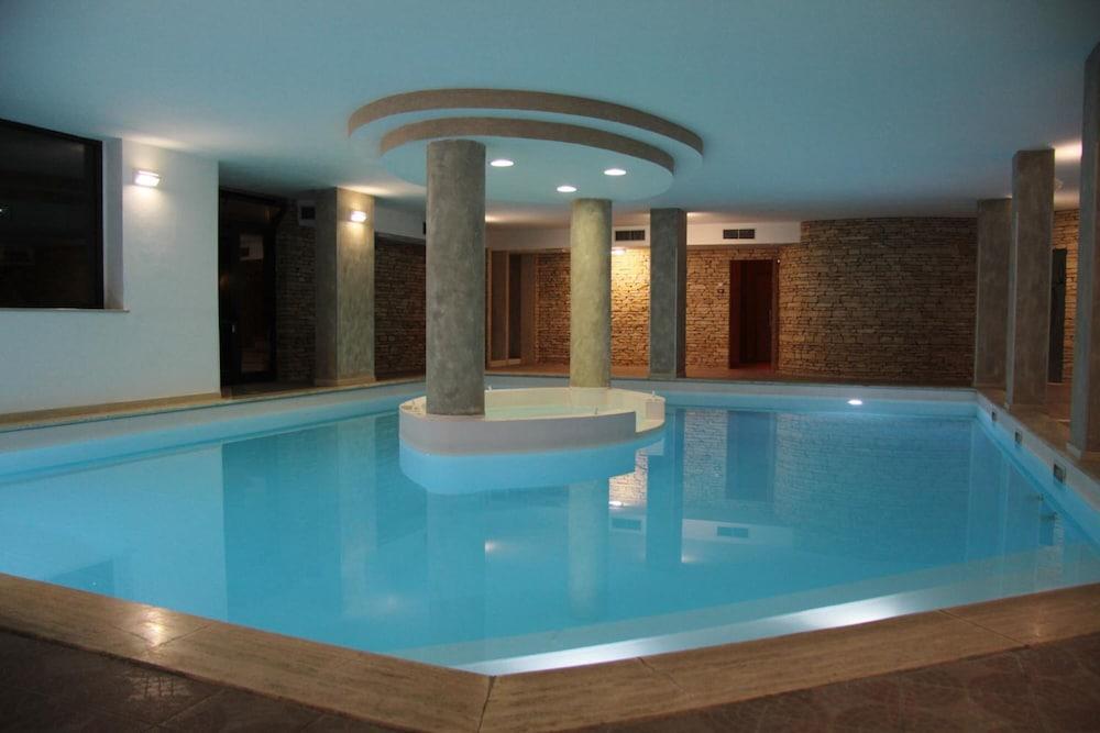 swimming pool spa