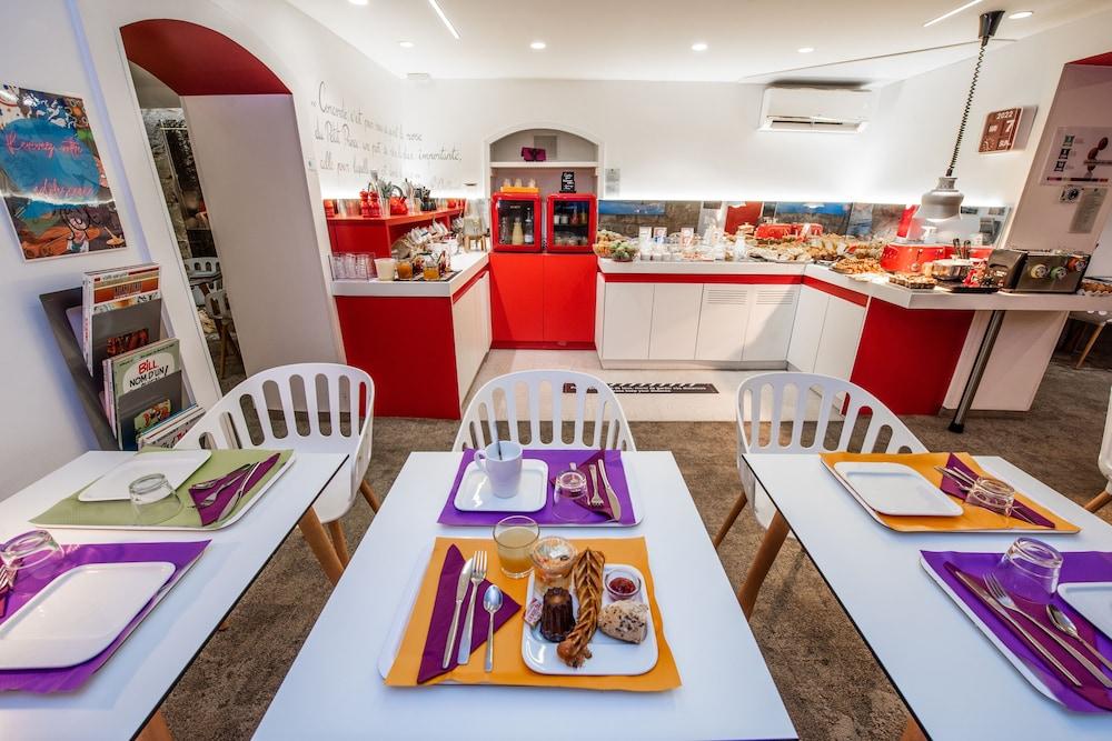 restaurant cafeteria