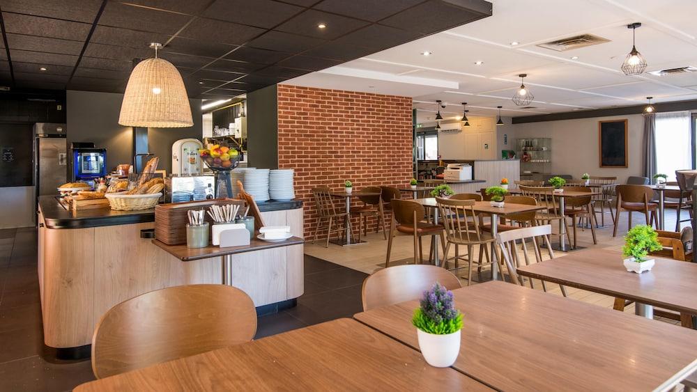 restaurant cafeteria
