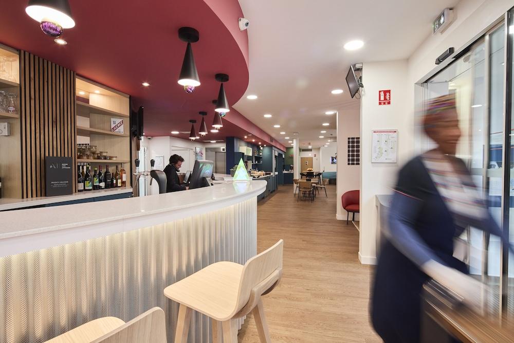 restaurant cafeteria