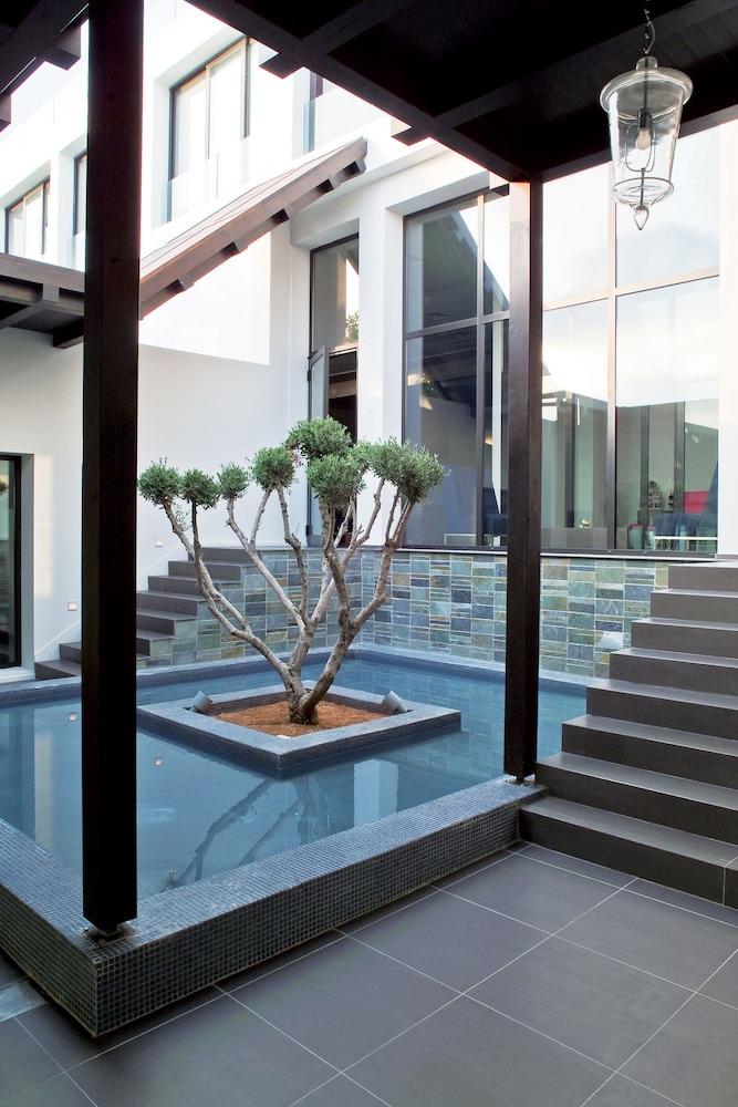 swimming pool spa