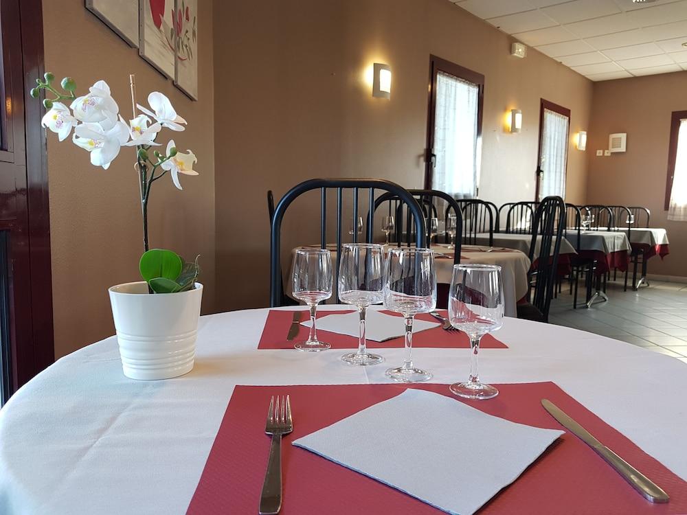 restaurant cafeteria
